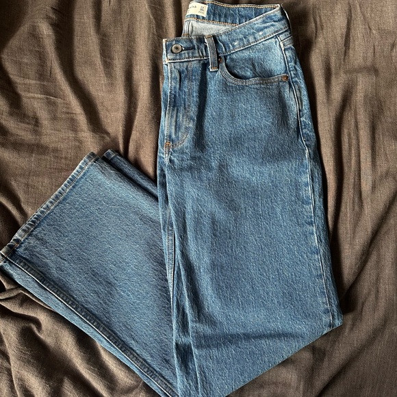 Abercrombie & Fitch Denim - Classic Blue Denim Low Rise Baggy Jeans